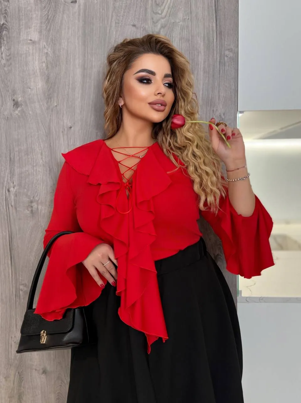 Blouse with thin ties and ruffles