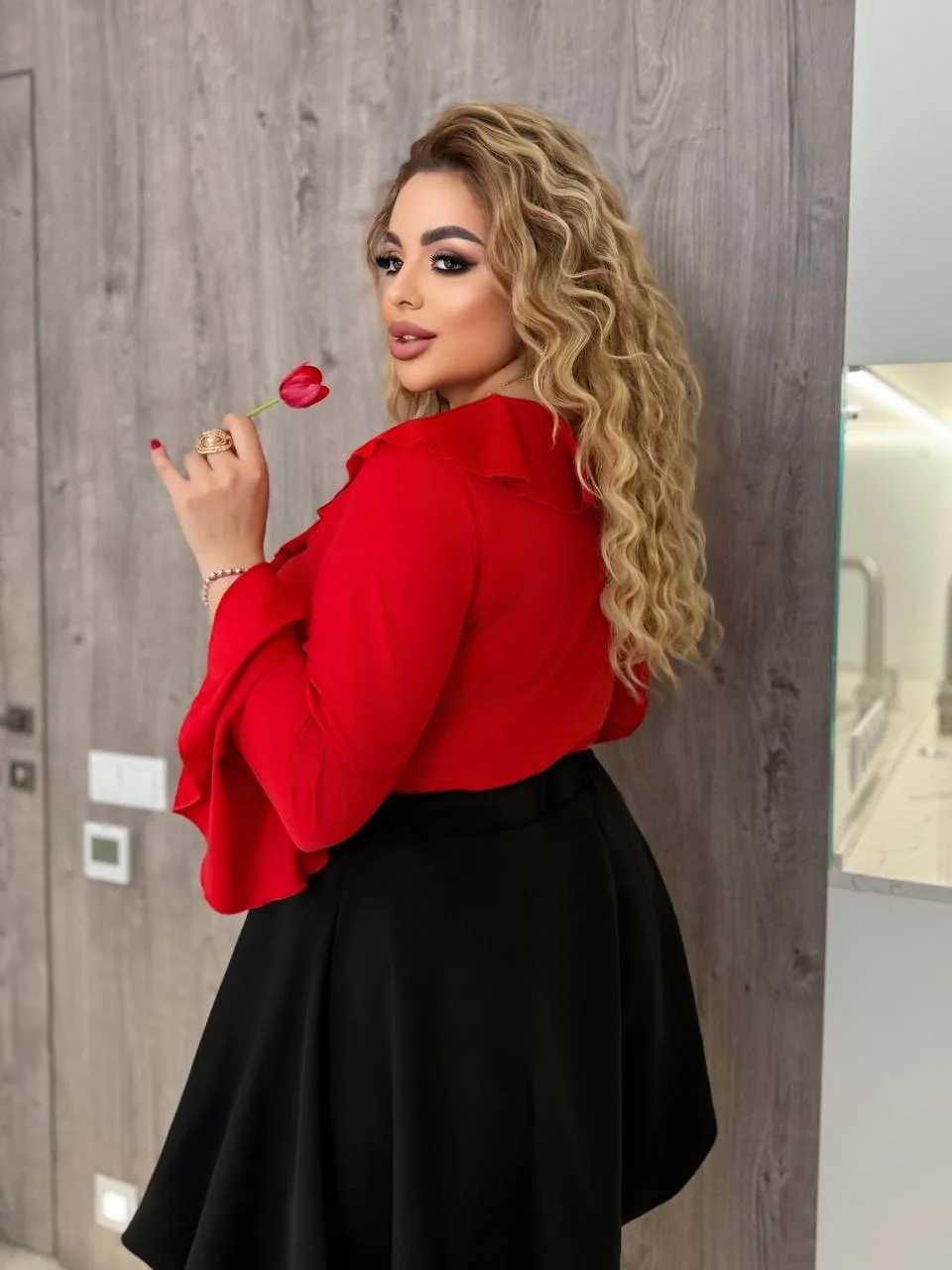 Blouse with thin ties and ruffles