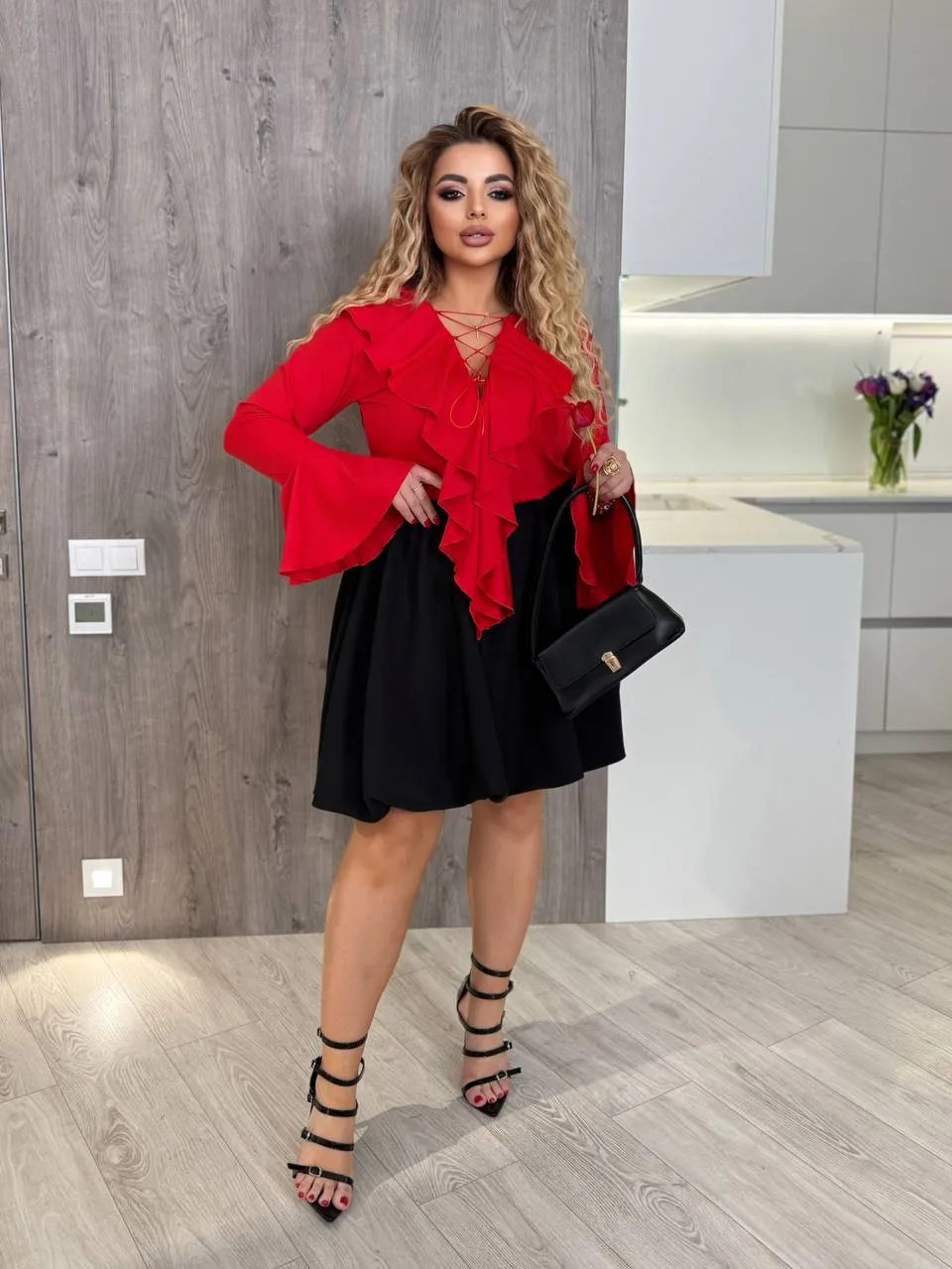 Blouse with thin ties and ruffles