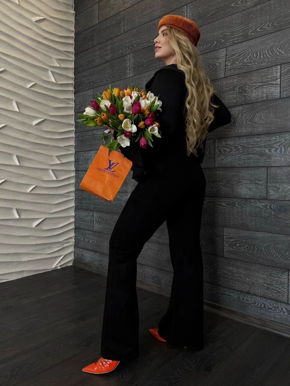 Blouse with ties and ruffles