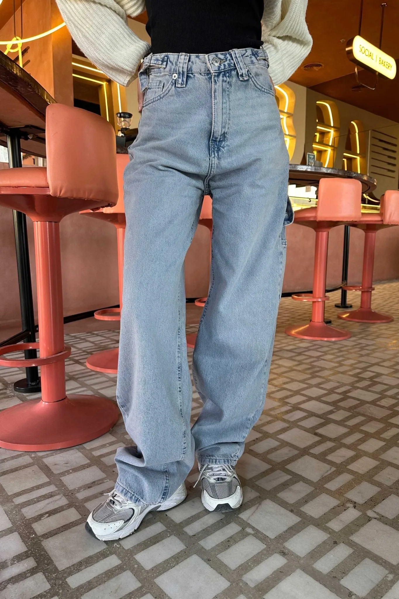 Carpenter - High-Waist Light Wash Jeans
