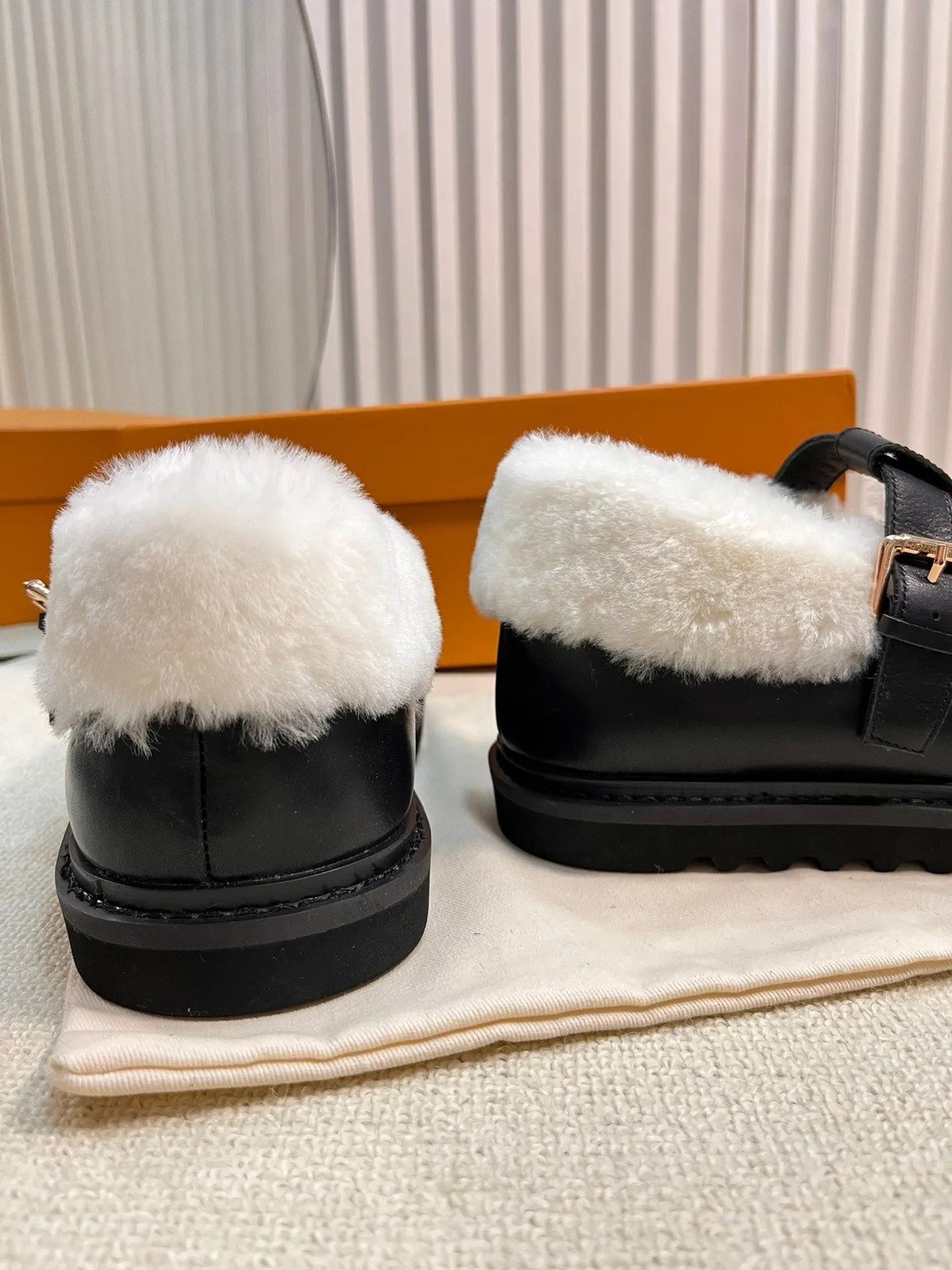 COLORADO COMFORT MARY JANE IN BLACK CALFSKIN AND SHEARLING LINING
