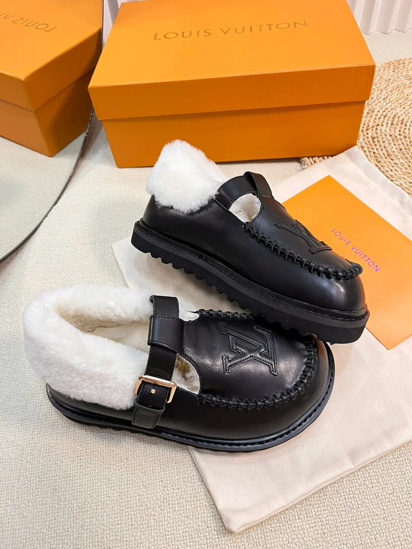 COLORADO COMFORT MARY JANE IN BLACK CALFSKIN AND SHEARLING LINING