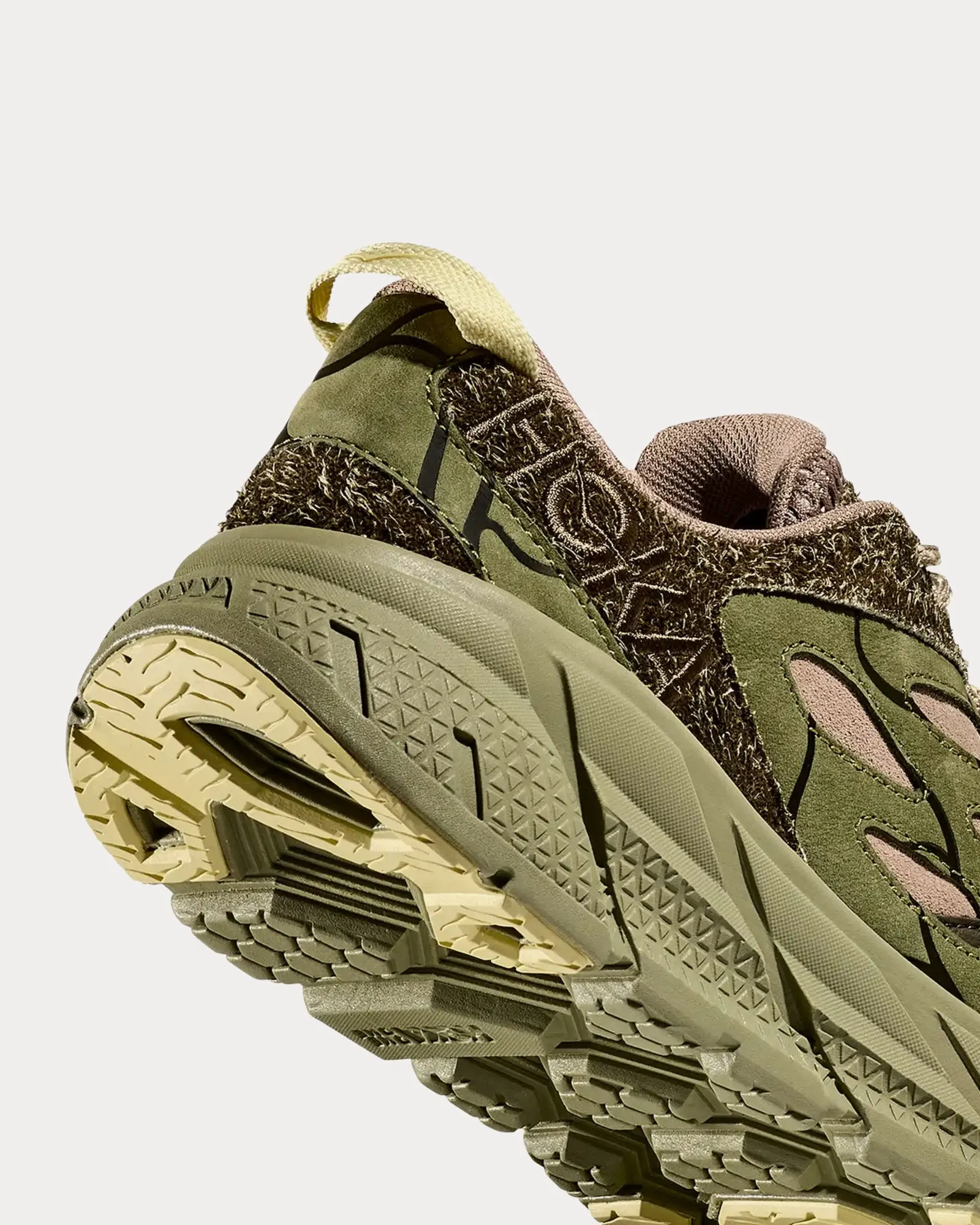Elite Terrain System Clifton L Suede Dune / Fennel Running Shoes