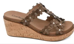 Mic Drop wedges in Tan