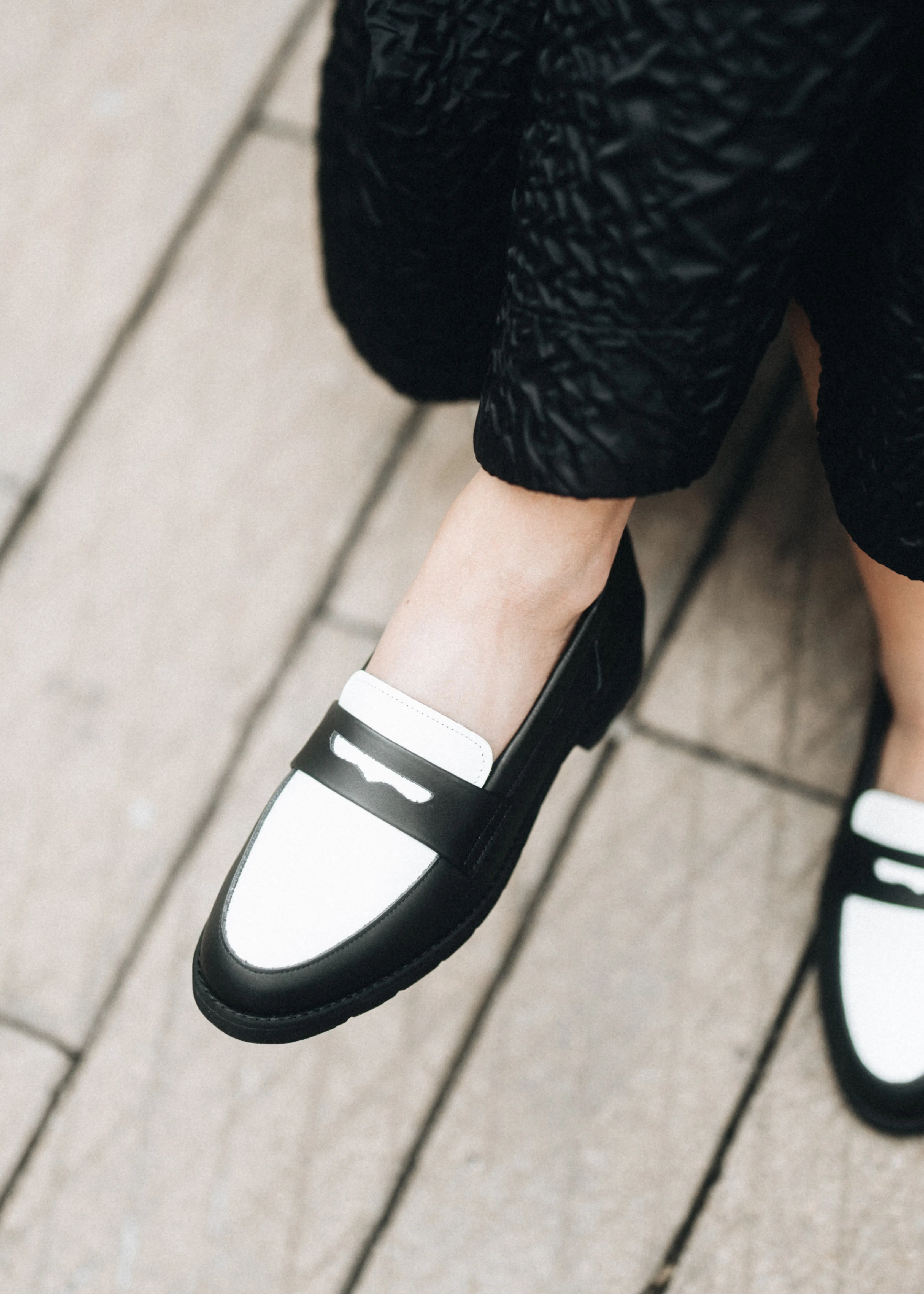 Penny Loafers - Black n White