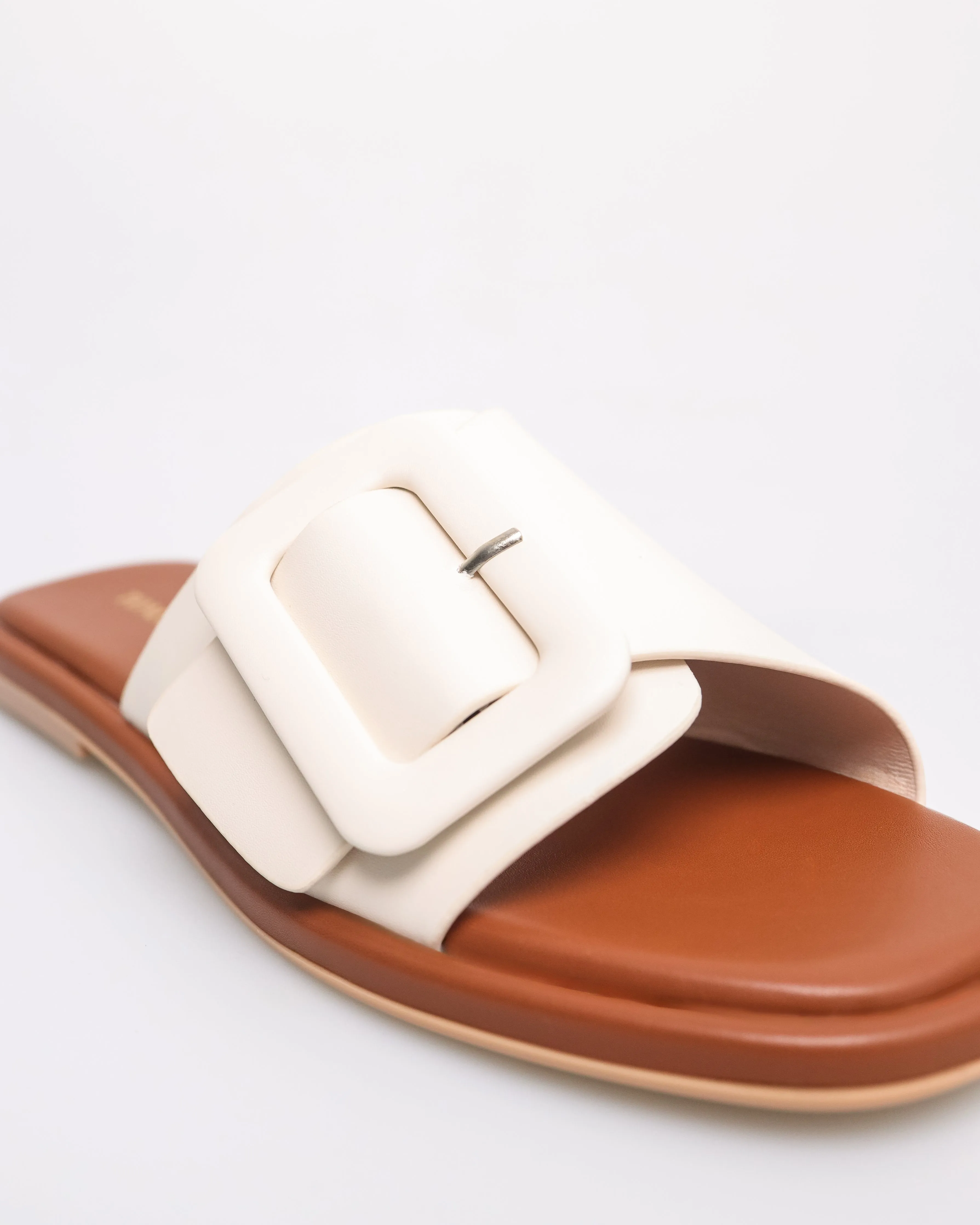 Tomaz FL091 Ladies Buckle Sandals