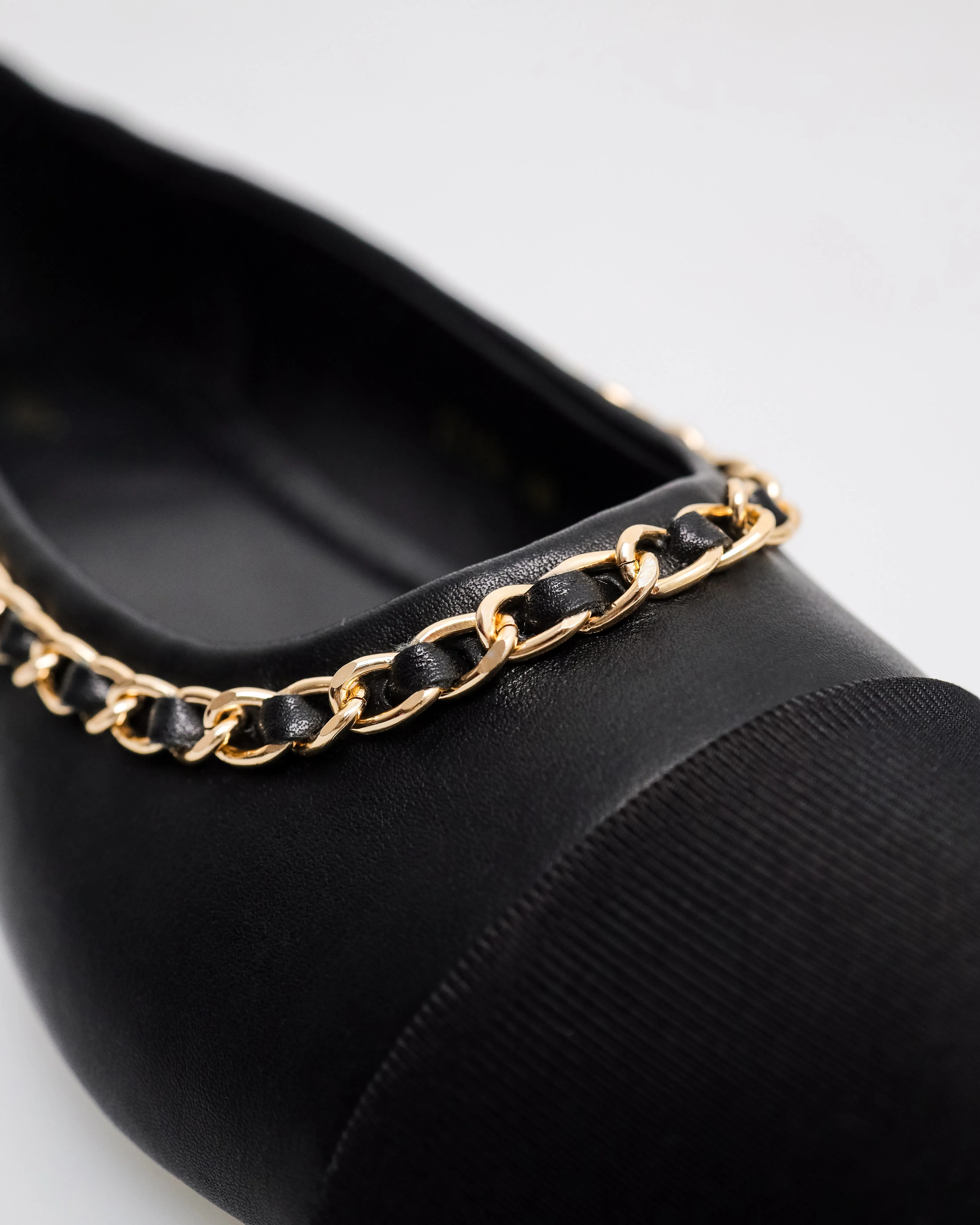 Tomaz YX190 Ladies Chain-Trimmed Ballet Flat