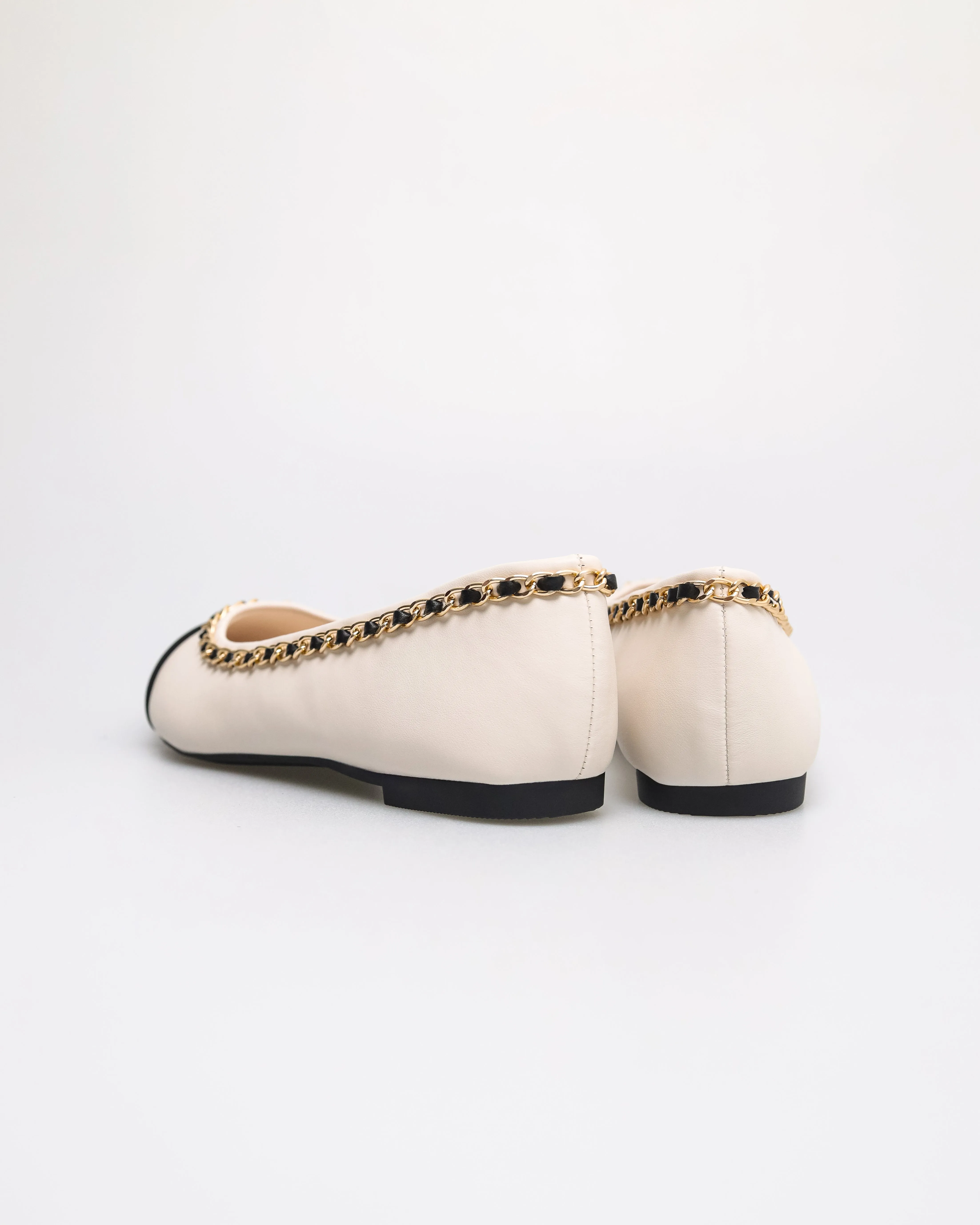 Tomaz YX190 Ladies Chain-Trimmed Ballet Flat