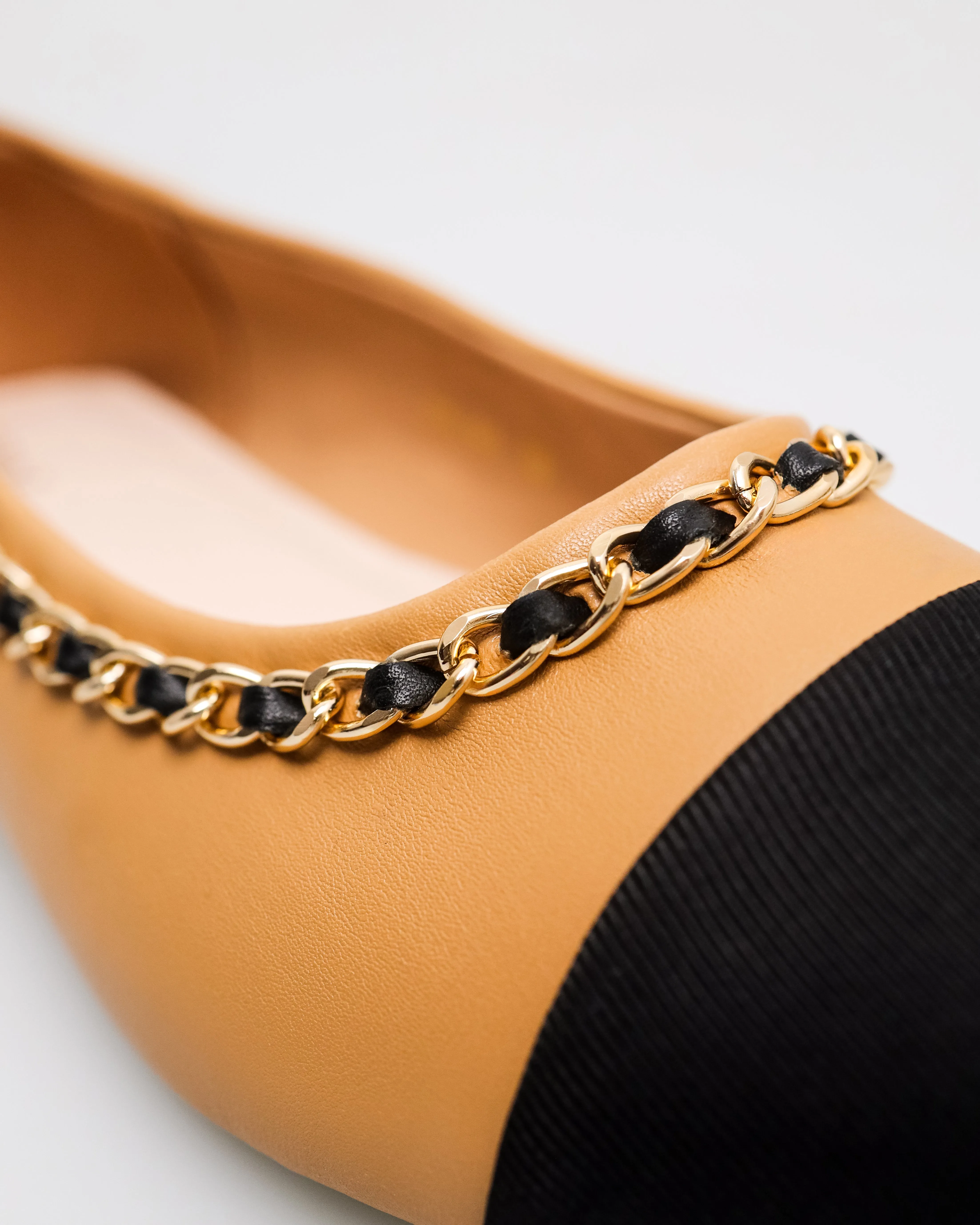 Tomaz YX190 Ladies Chain-Trimmed Ballet Flat